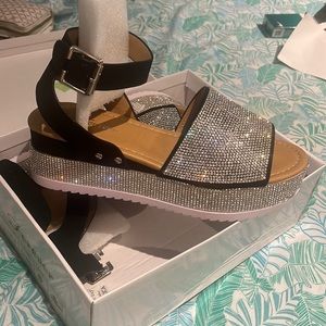 Only worn once women’s sandals